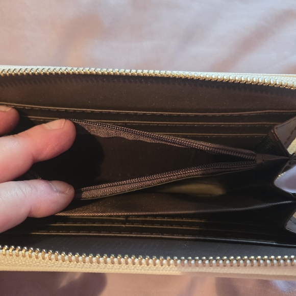 Karma 'Stay Wild' Wallet-NWT - Picture 4 of 4